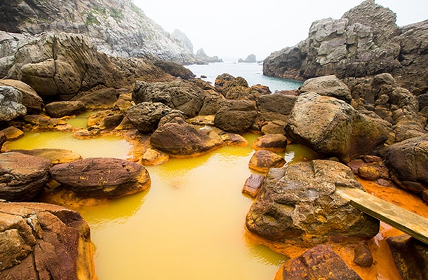 式根島の地鉈温泉